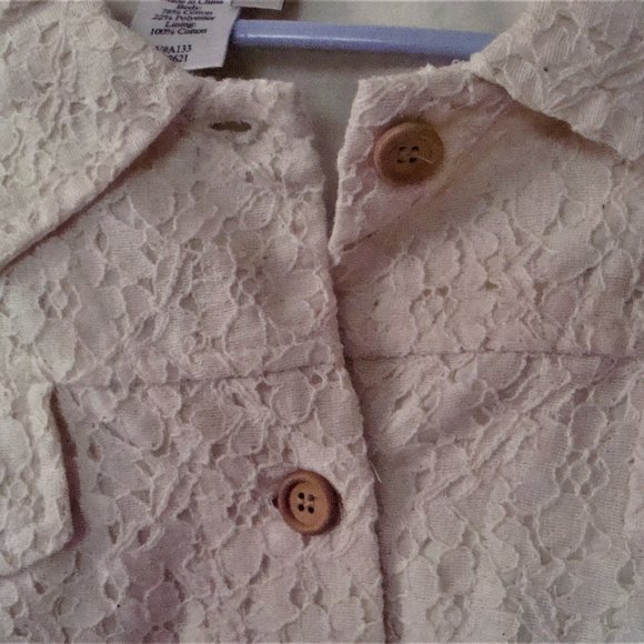 Woman's tan Coldwater Creek wood buttons - Picture 1 of 4